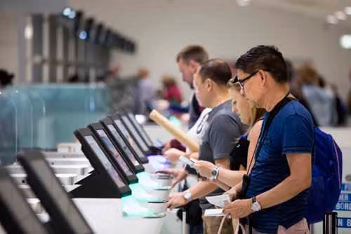 TECH SAVVY TRAVELLERS DRIVING AIRPORT STRATEGIES