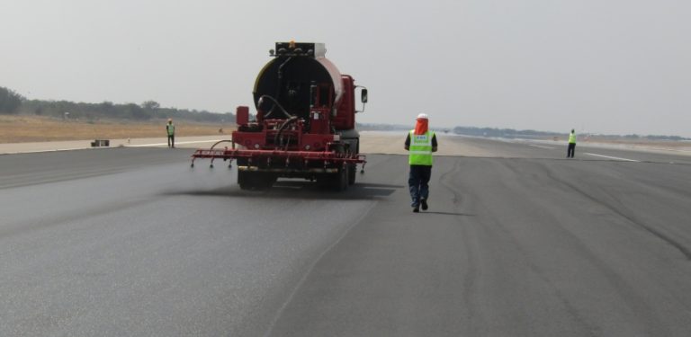 HYDERABAD-RAJIV GANDHI USING NEW TECHNOLOGY TO RESURFACE ITS MAIN RUNWAY
