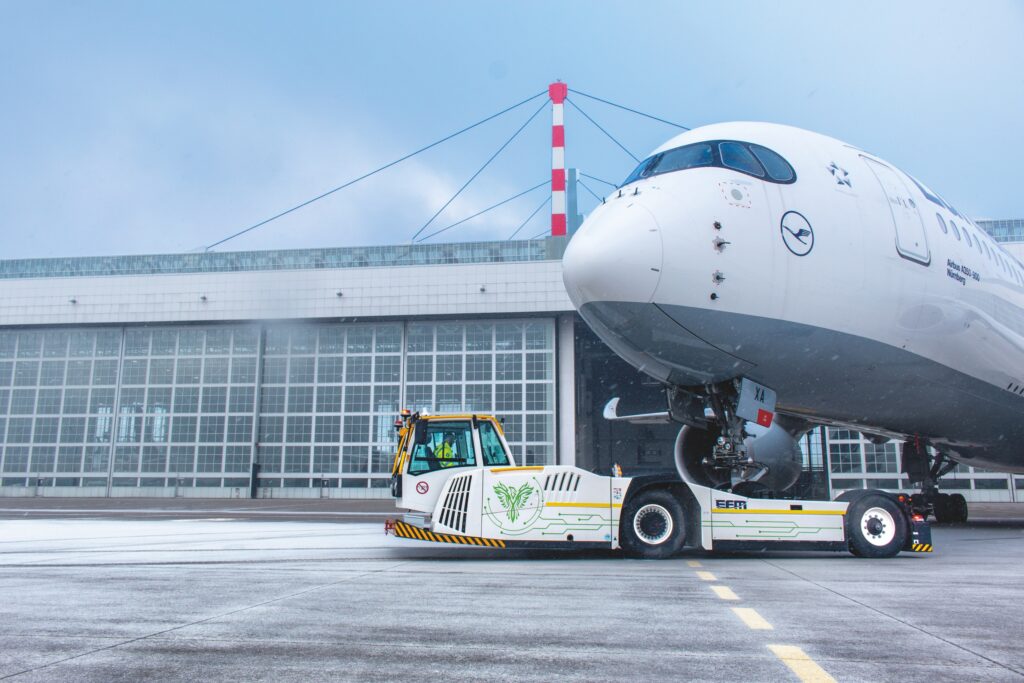 New electric pushback tug unveiled at Munich Airport