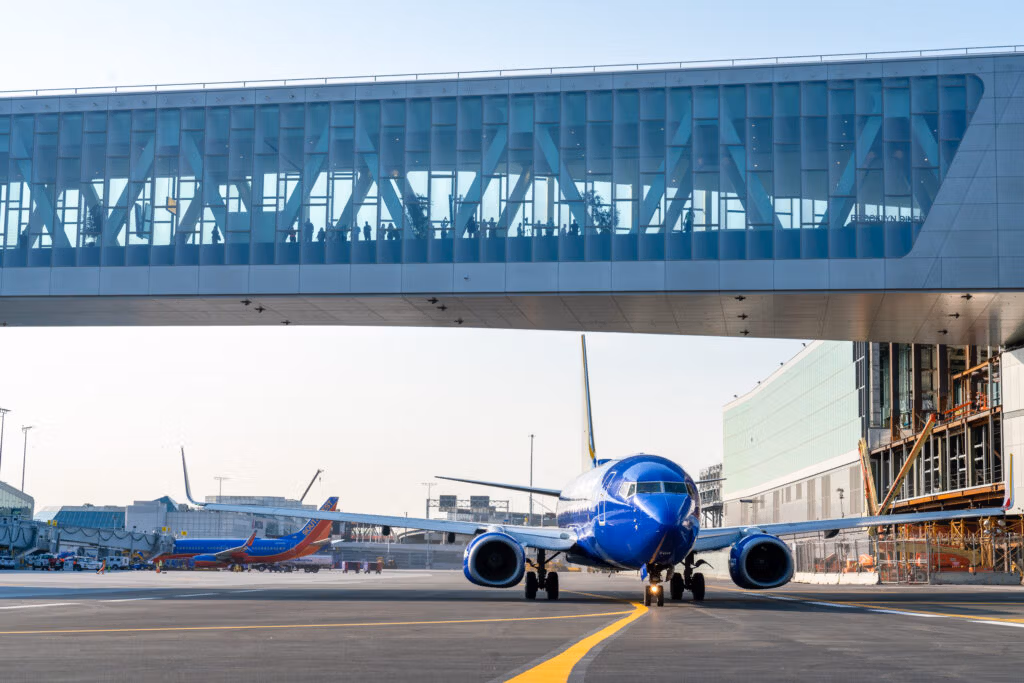 First aircraft taxis under LaGuardia Airport’s new skybridge