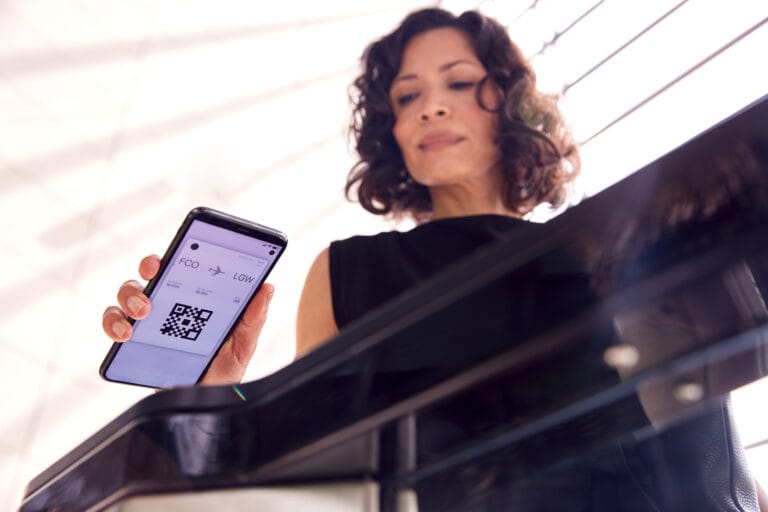 Passengers embracing mobile and touchless technologies – new survey