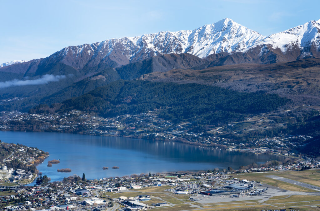 Queenstown Airport questions the need for new New Zealand gateway