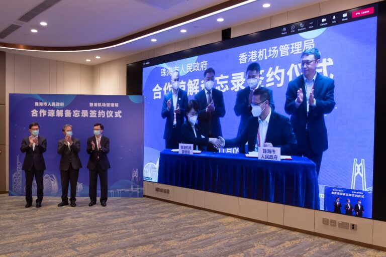 Ties strengthened between Hong Kong and Zhuhai airports