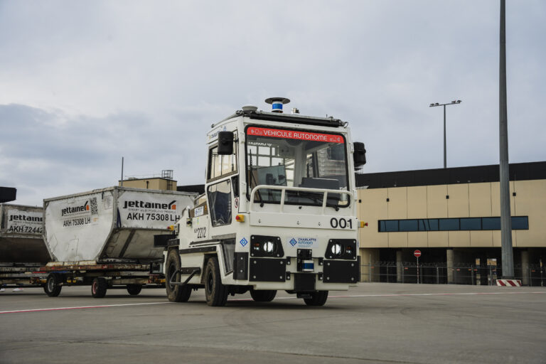 Frankfurt Airport trialling autonomous baggage and cargo tractor