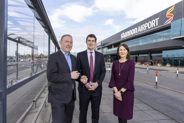 Government minister enjoys tour of Shannon Airport