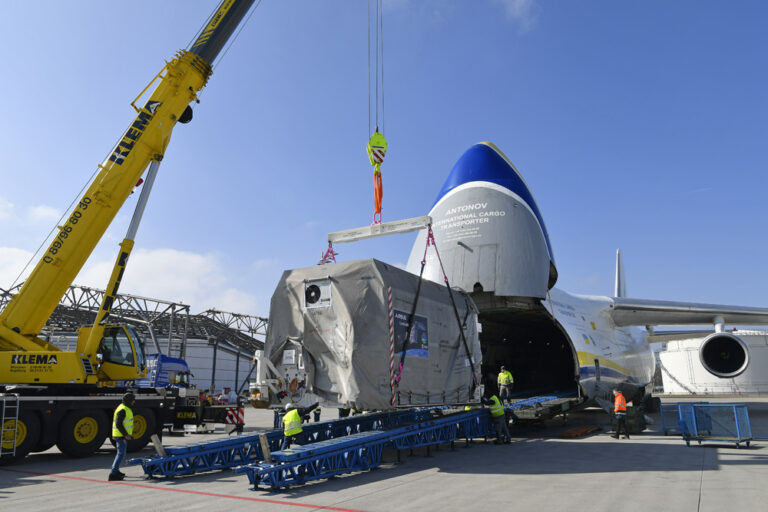 Antonov An-124 picks up climate monitoring satellite at Munich Airport