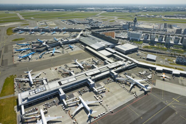 Schiphol to reduce airline charges because of Middle East conflict