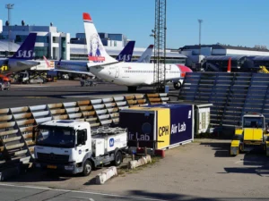 Capturing pollution from aircraft emissions at Copenhagen Airport